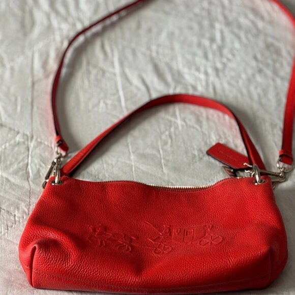 The Charly Coach Red Pebbled Leather Crossbody Shoulder Bag Embossed Carriage - Picture 1 of 10